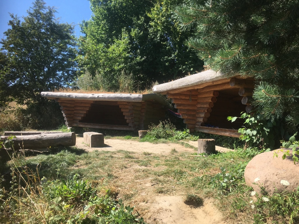 Shelters og lejrplads i Knebel